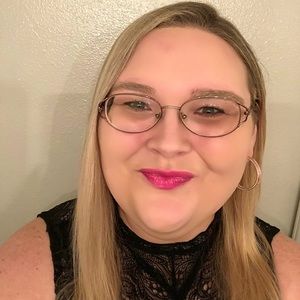 Meet your Posher, Adrianne